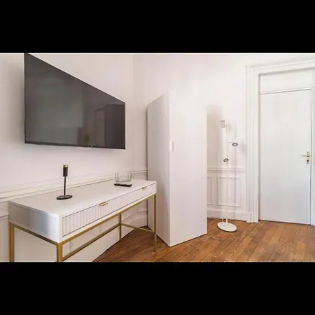 Cathedrale Room's Champagne Reims